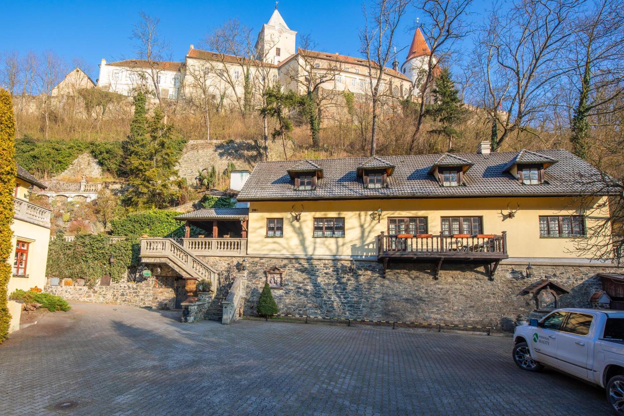 Resort U Jelena Krivoklat Exterior photo