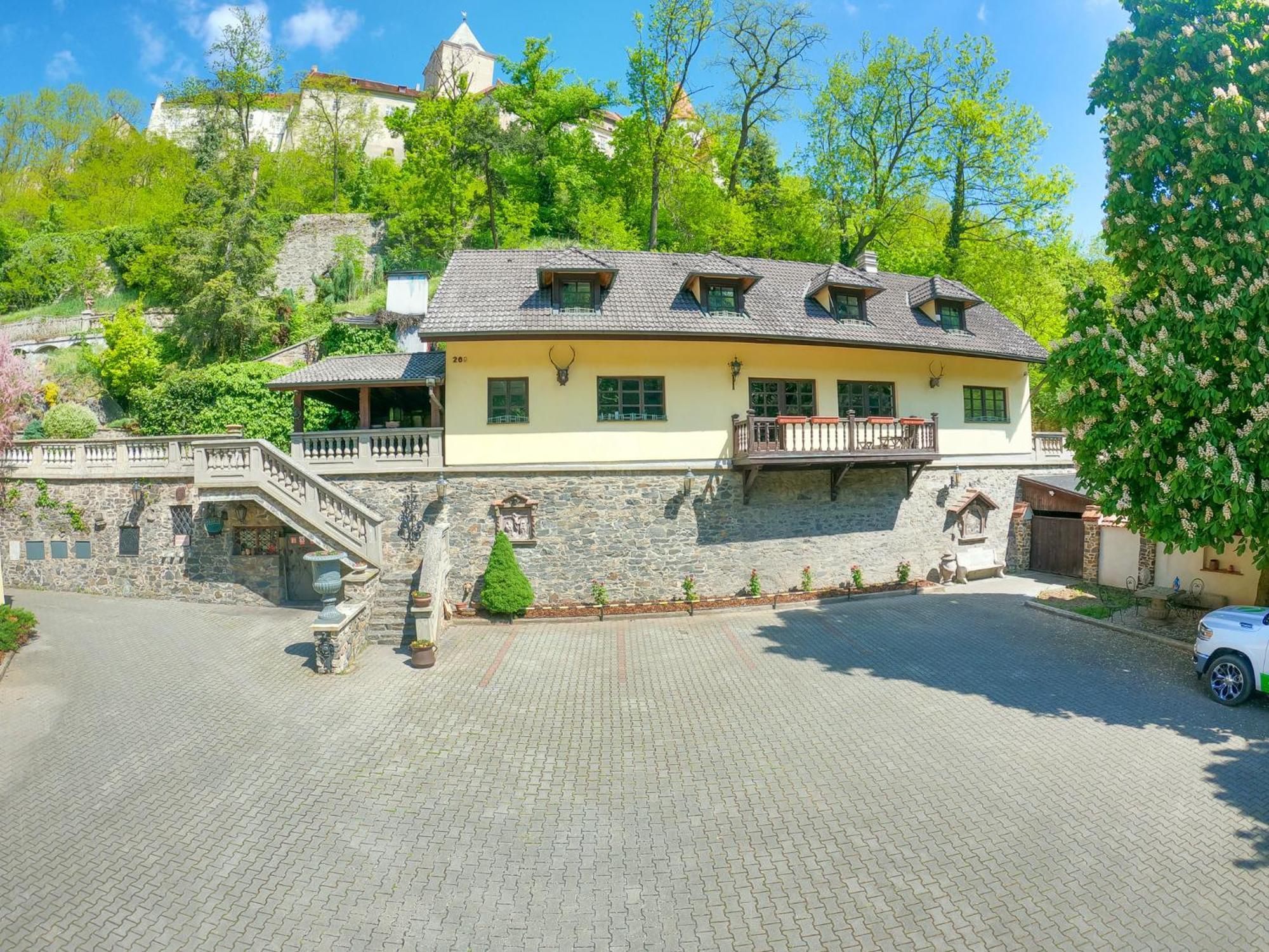 Resort U Jelena Krivoklat Exterior photo