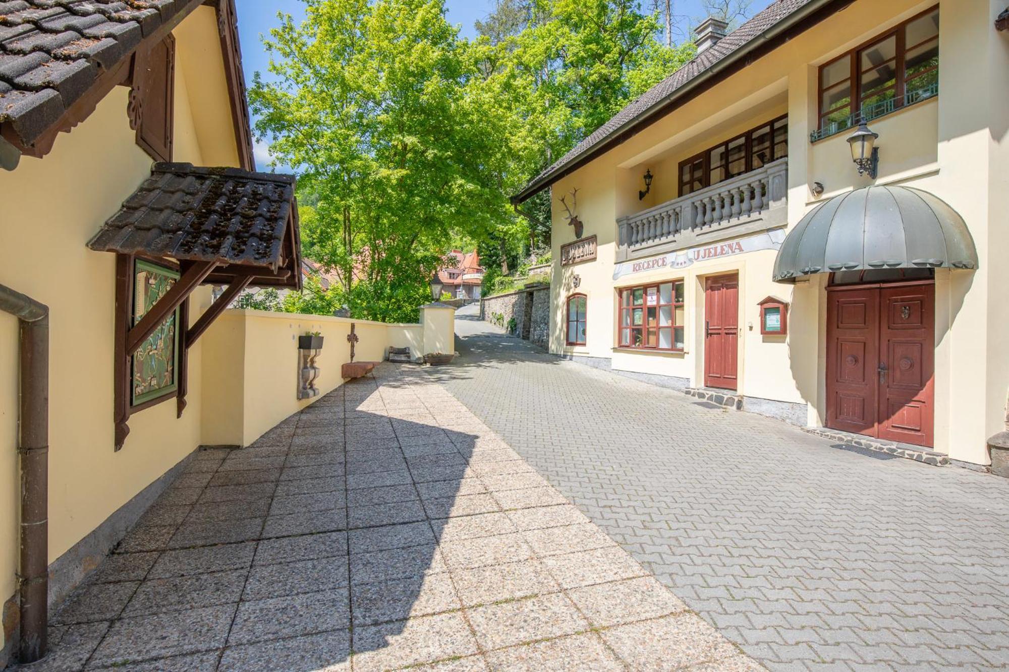Resort U Jelena Krivoklat Exterior photo