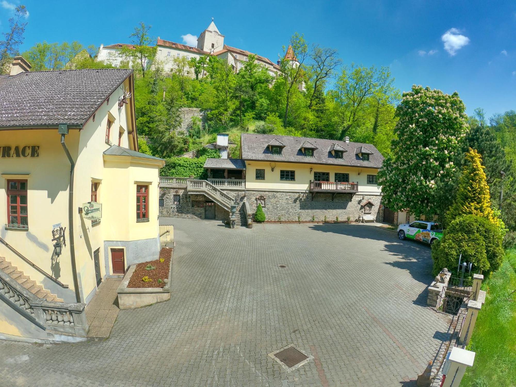 Resort U Jelena Krivoklat Exterior photo